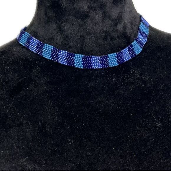 Vintage Sea bead glass necklace, proximately 8 1/2 inches with lobster clasp - Picture 2 of 5